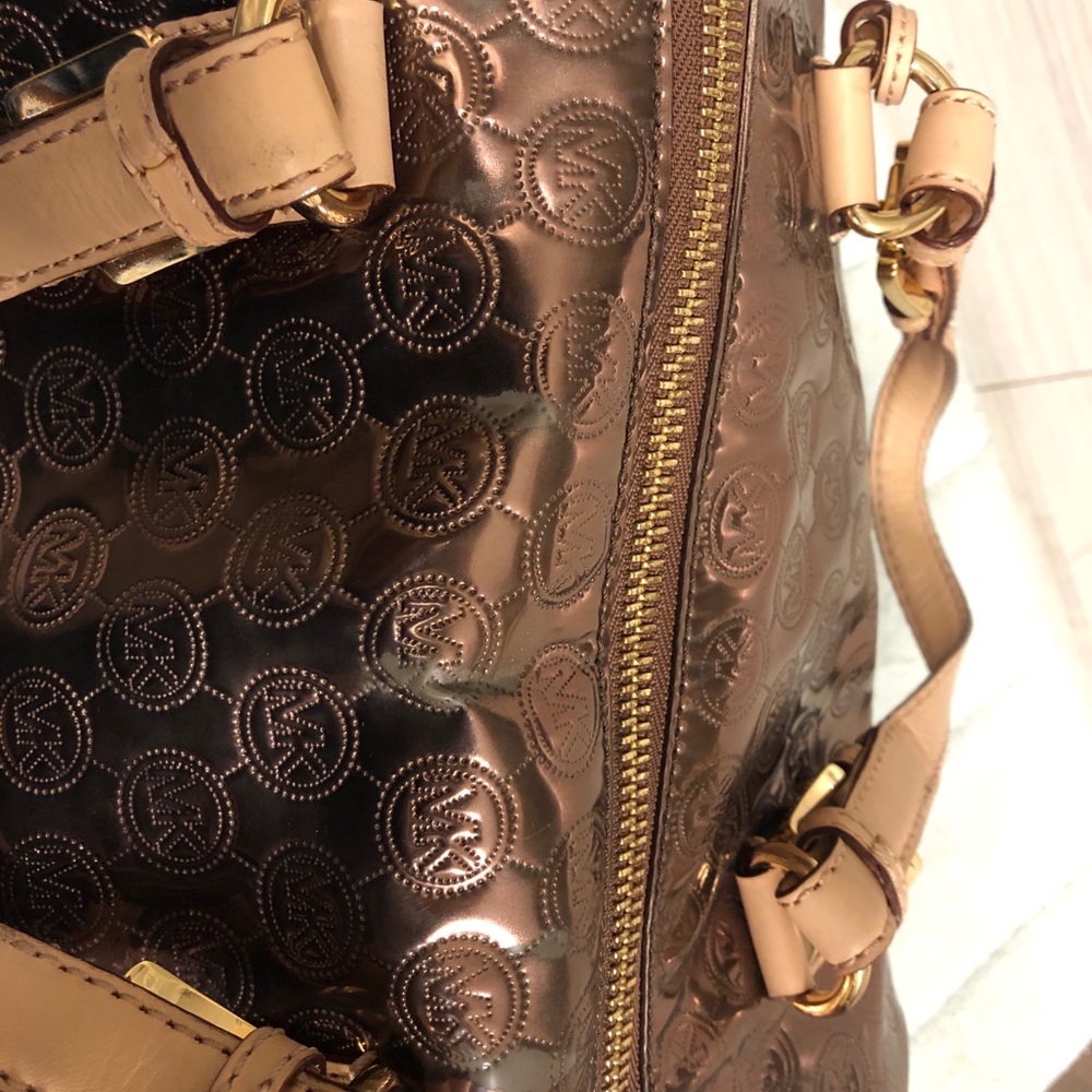 Michael Kors Authentic Metallic Handbag - Picture 5 of 6